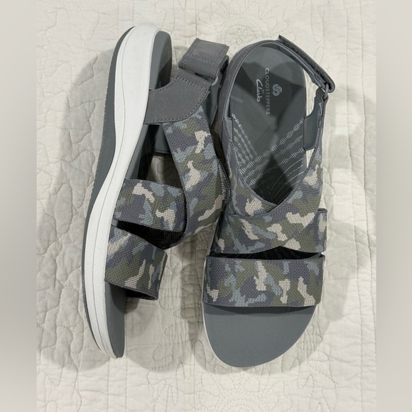 Cloudsteppers by Clarks Shoes - Cloudsteppers by Clarks Gray Sandals Womens/Femmes Size 11 W Camo